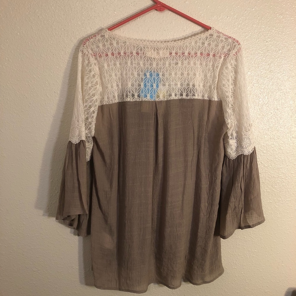 Tan & lace blouse - Picture 4 of 5
